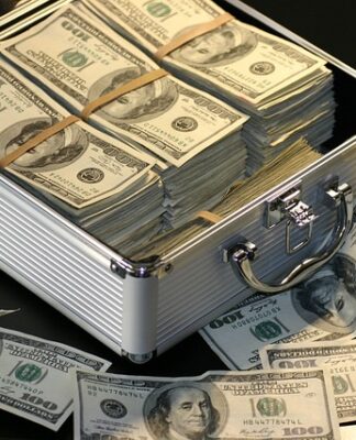 Ile zarabia Project Manager?