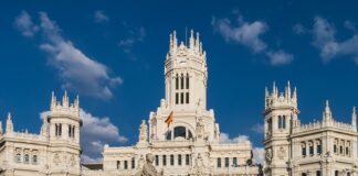 Co finansuje kapitał stały?