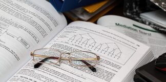 Na czym polega specyfikacja algorytmu?