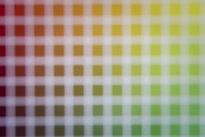 Jak zoptymalizować koszty zamówienia w profesjonalnej drukarni etykiet